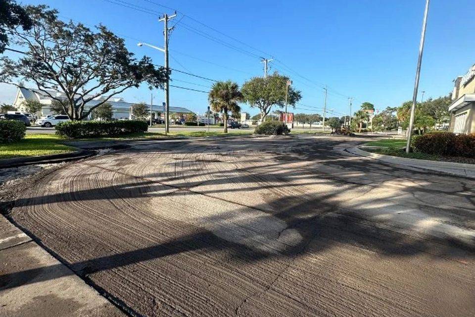 Asphalt milling and resurfacing, photo 4
